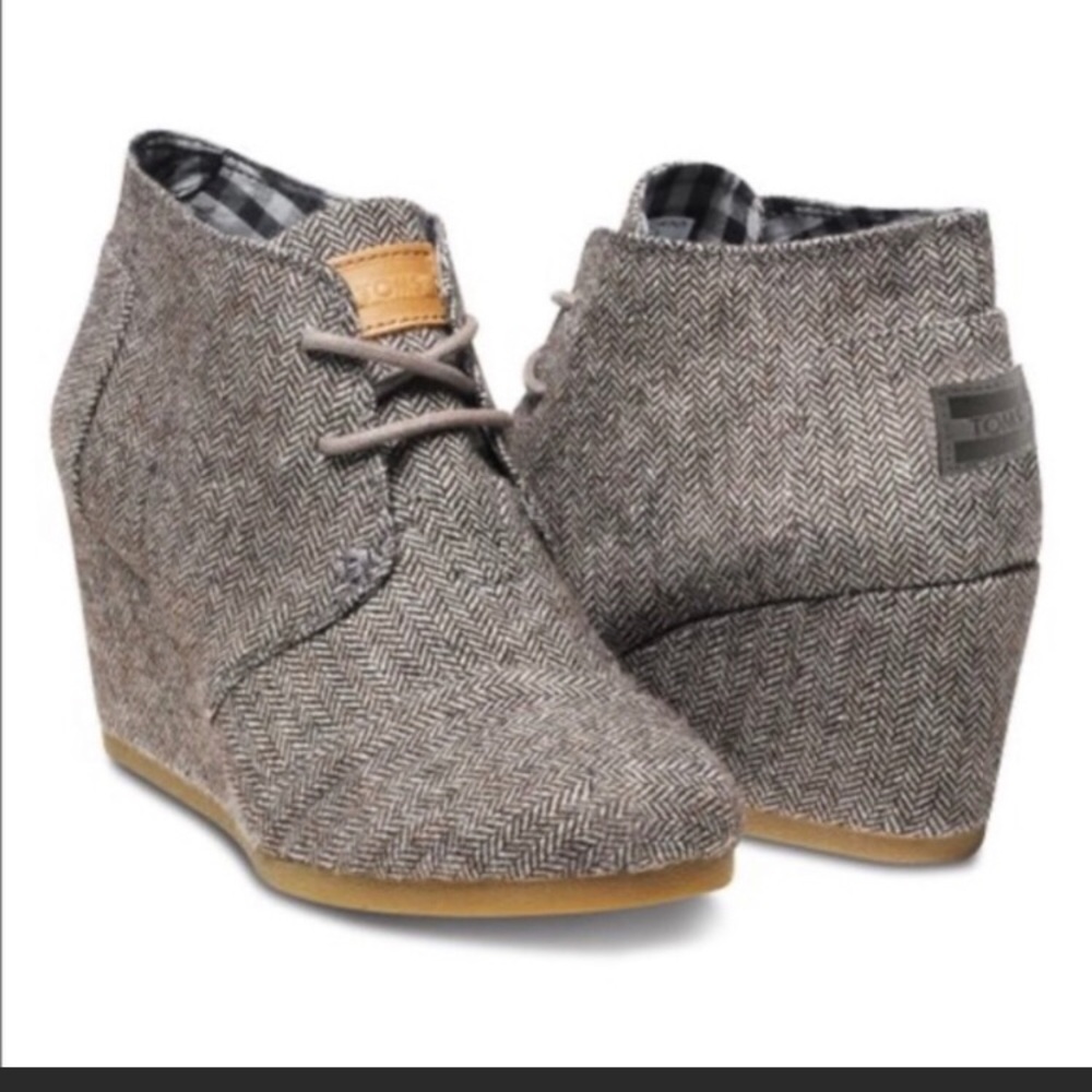 Tom’s brown herringbone wedge sz. 9.5